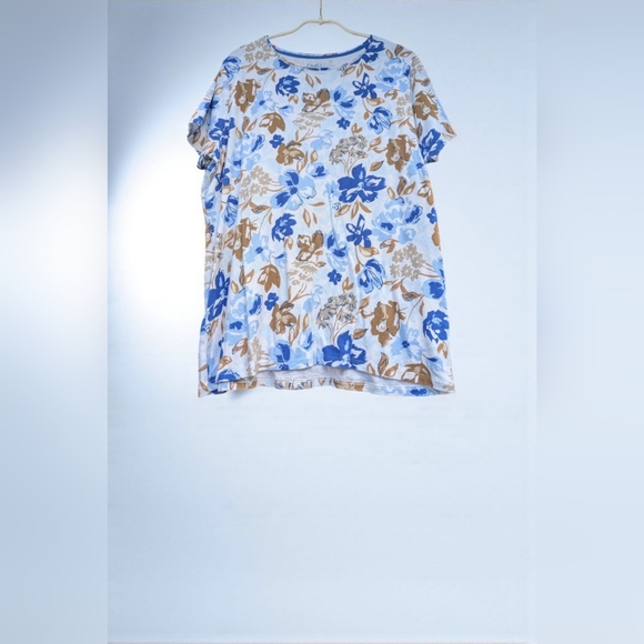 Croft & Barrow Essential Crewneck Tee
Color Blue Exploded Floral Size: LARGE EUC - Picture 4 of 8